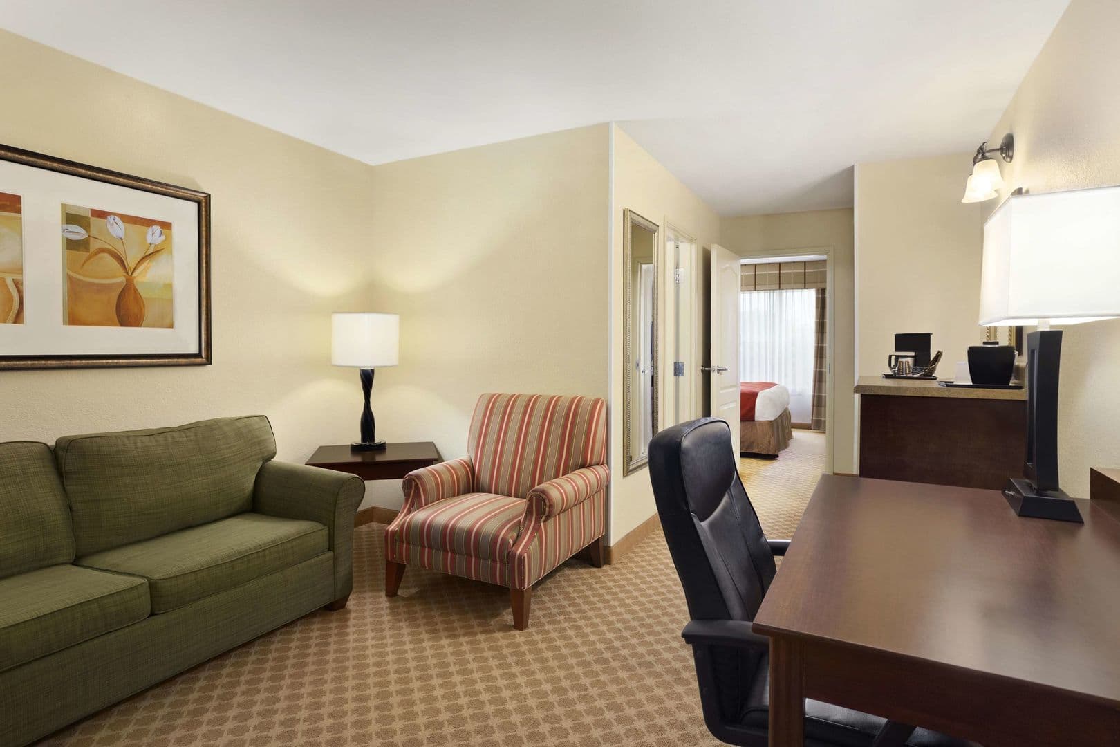 Comfort Inn & Suites 4