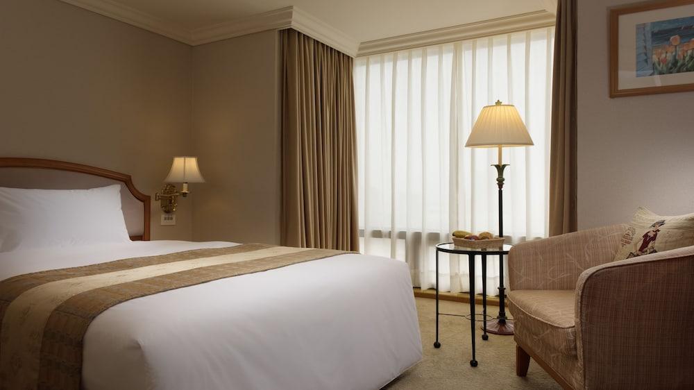 Han-Hsien International 6